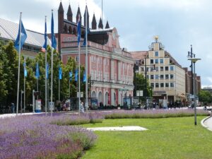 Das Rathaus in Rostock ist zentral am neuen Markt gelegen.